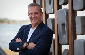 Ο Ανέστης Μαντάς με το νέο τραγούδι Χορέψτε Στα Τραπέζια. Στο studio του Ράδιο “Ελληνικό Φαινόμενο” elliniko fenomeno com