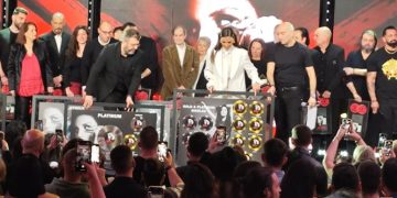 Η εντυπωσιακή από την απονομή πλατινένιου άλμπουμ της Ιουλία Καλλιμάνη στο ΤΟΚΙΟ: