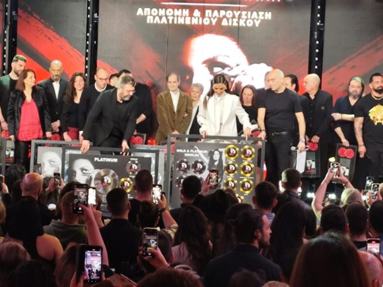 Η εντυπωσιακή από την απονομή πλατινένιου άλμπουμ της Ιουλία Καλλιμάνη στο ΤΟΚΙΟ: