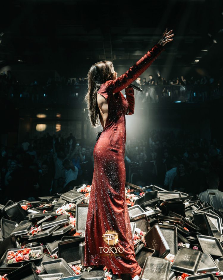 Την Πρεμιέρα στο Tokyo Athens της Εκρηκτικής Ιουλία Καλλιμάνη.